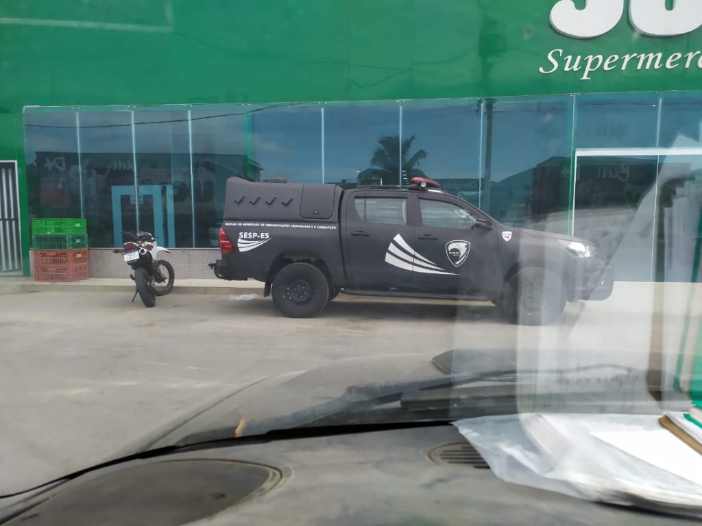 Foto: Veículo da SESP estacionado em frente ao Supermercado Jucy nesta manhã de sexta-feira(20)