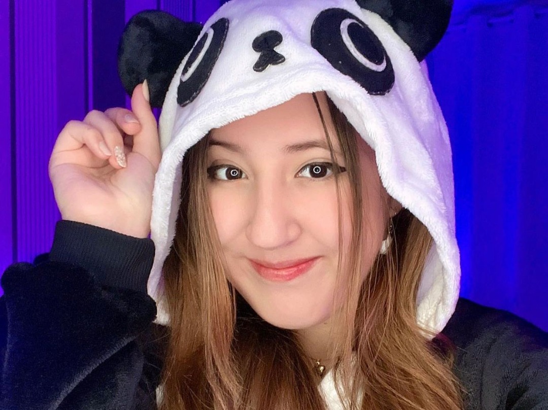 Gamer Natasha Panda une talento e criatividade em seus conteúdos e acumula  mais de 4,7 milhões de seguidores