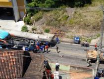 ​Munck de caminhão explode e atinge pelo menos três veículos em Cachoeiro Itapemirim 