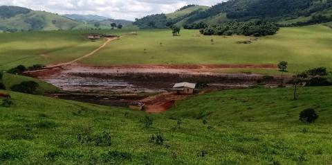 Barragem se rompe em cidade do sudeste de Minas Gerais 